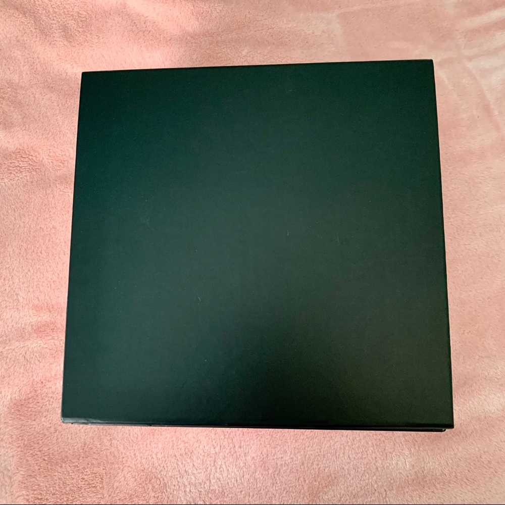 CHANEL Gift Box - Picture 4 of 4